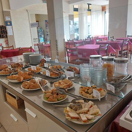 Hotel Villa Aurora Беллария-Иджеа-Марина Экстерьер фото