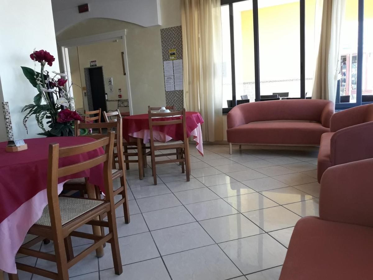 Hotel Villa Aurora Беллария-Иджеа-Марина Экстерьер фото