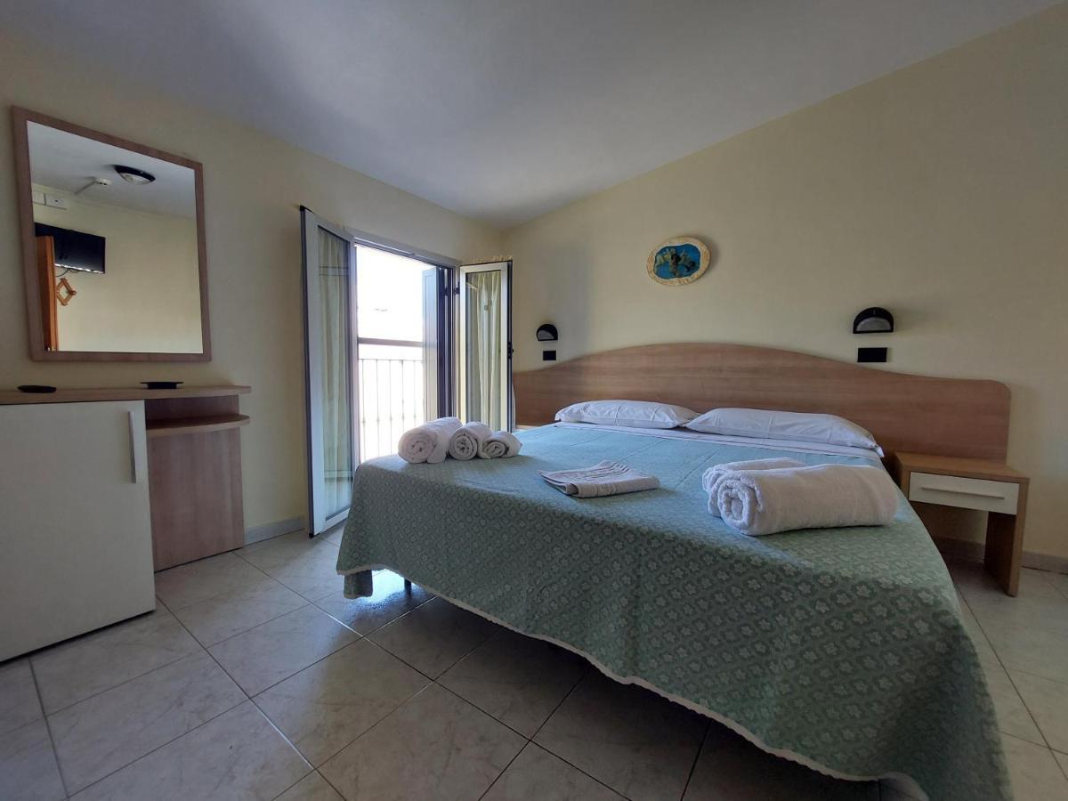 Hotel Villa Aurora Беллария-Иджеа-Марина Экстерьер фото