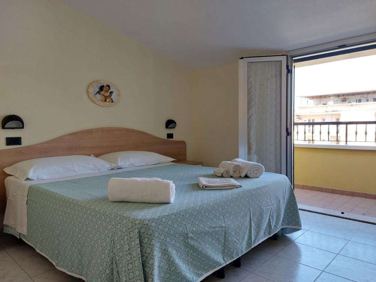 Hotel Villa Aurora Беллария-Иджеа-Марина Экстерьер фото