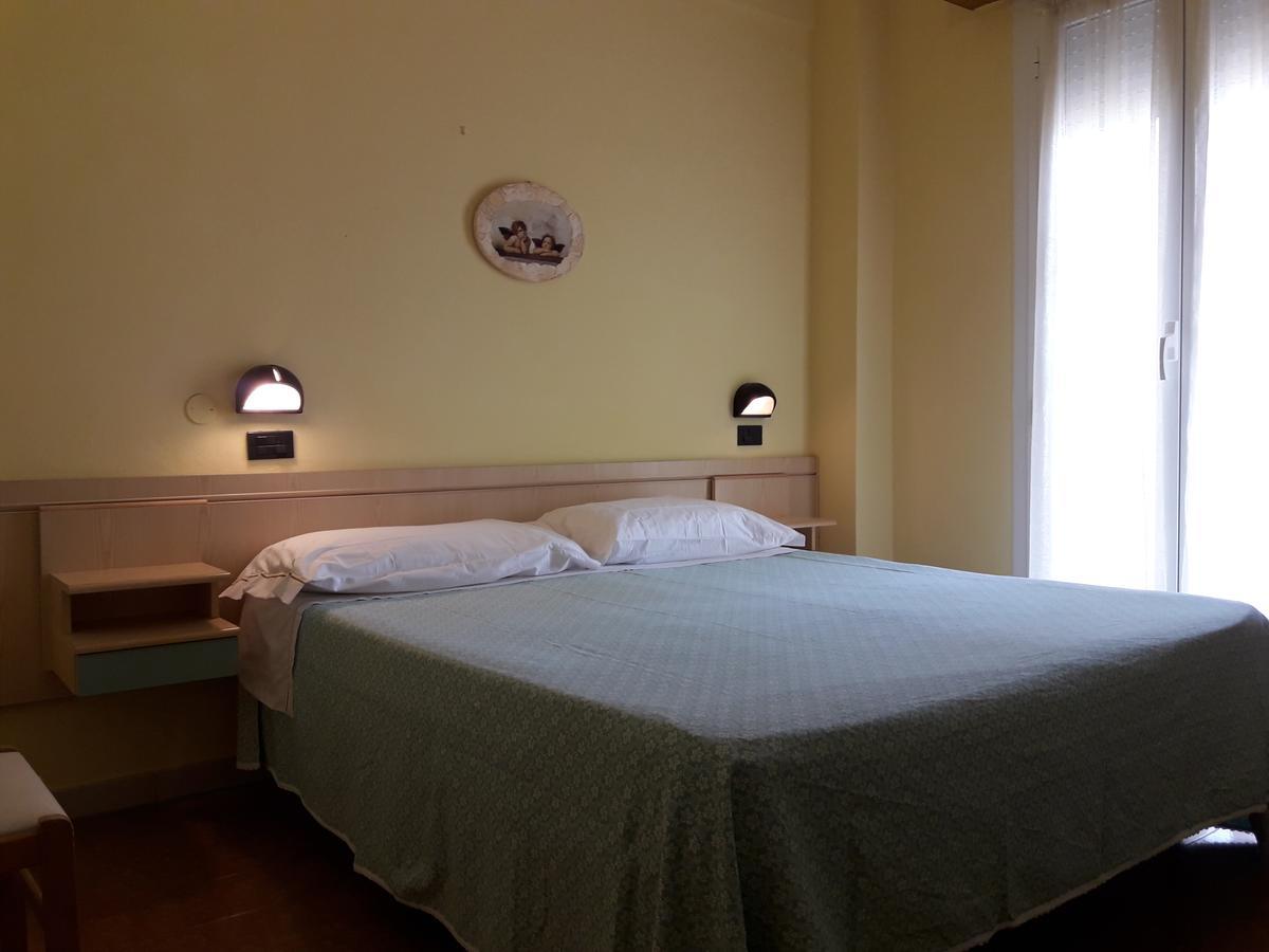 Hotel Villa Aurora Беллария-Иджеа-Марина Экстерьер фото