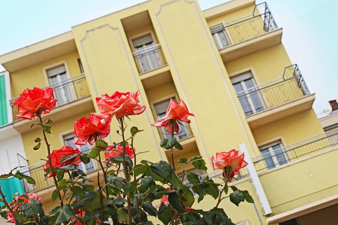 Hotel Villa Aurora Беллария-Иджеа-Марина Экстерьер фото
