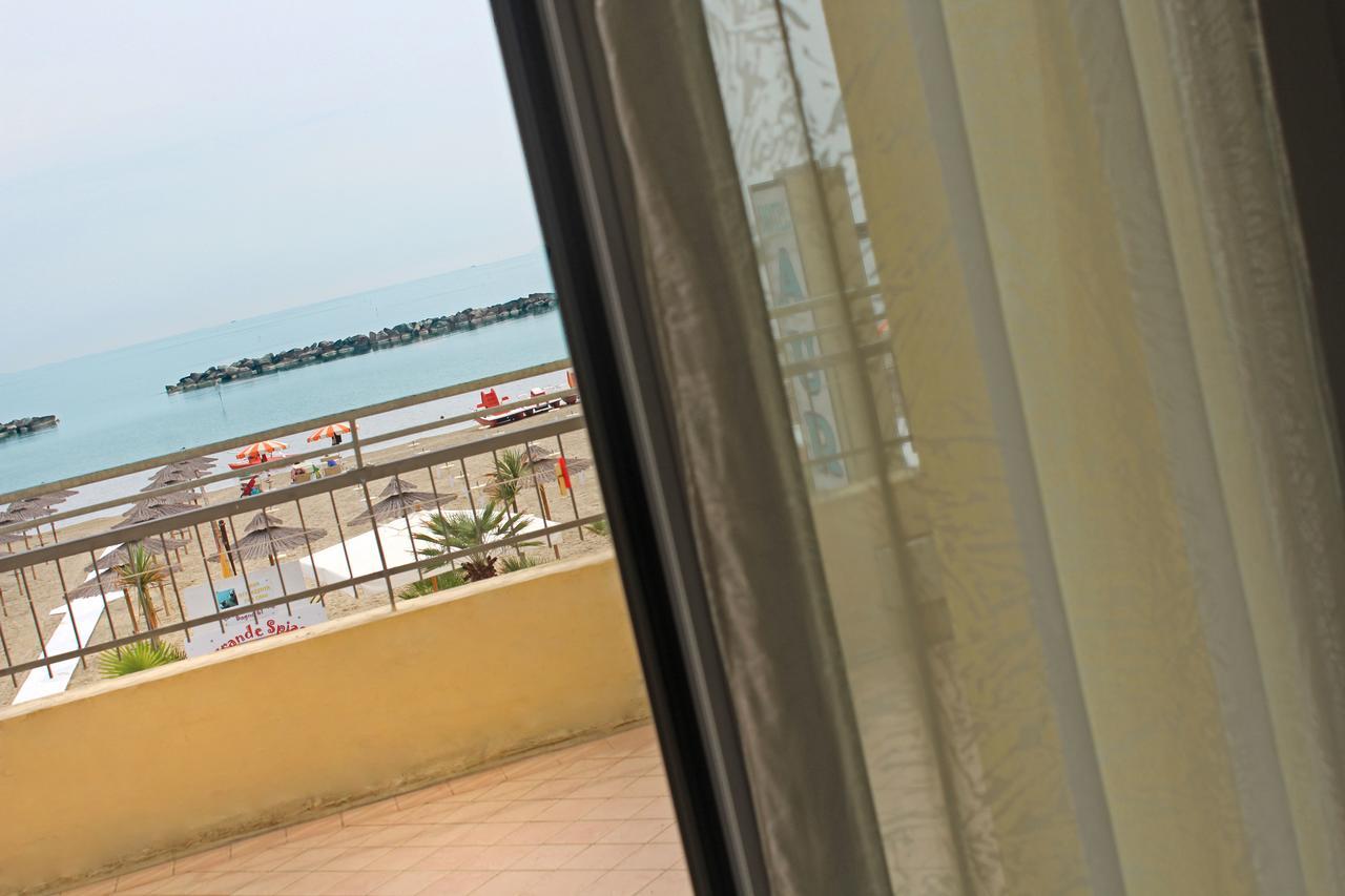 Hotel Villa Aurora Беллария-Иджеа-Марина Экстерьер фото