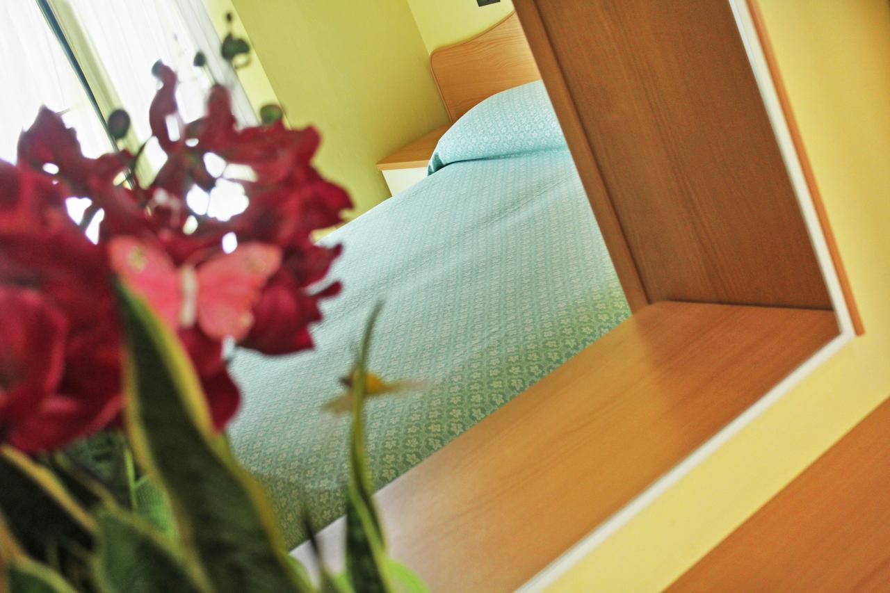 Hotel Villa Aurora Беллария-Иджеа-Марина Экстерьер фото