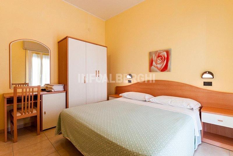 Hotel Villa Aurora Беллария-Иджеа-Марина Экстерьер фото