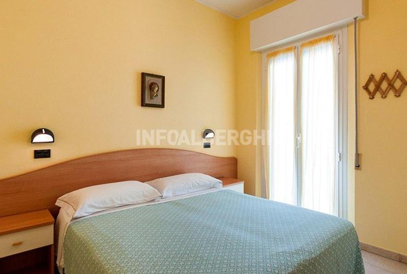 Hotel Villa Aurora Беллария-Иджеа-Марина Экстерьер фото