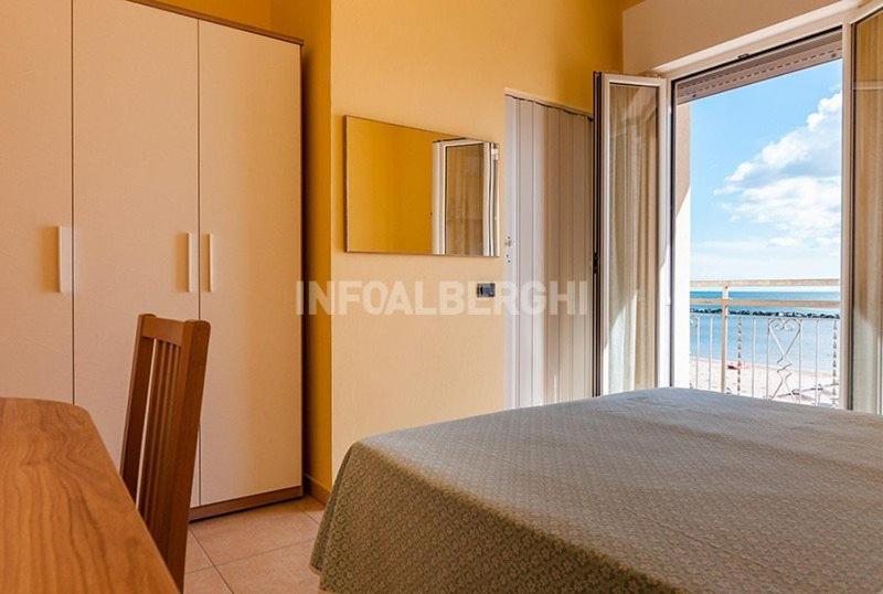 Hotel Villa Aurora Беллария-Иджеа-Марина Экстерьер фото